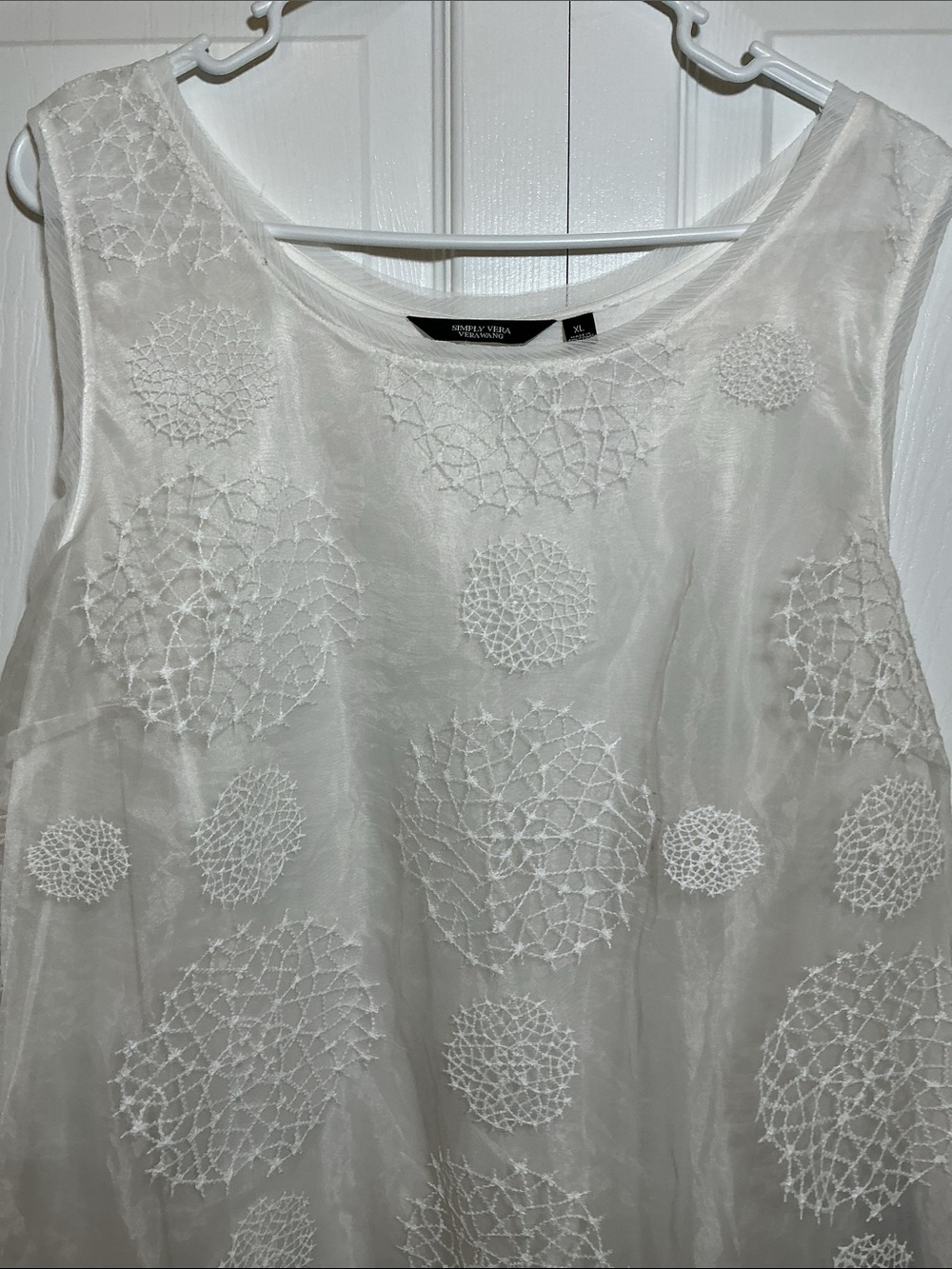 Simply Vera White Sleeveless Embroidered Tank - Picture 3 of 7